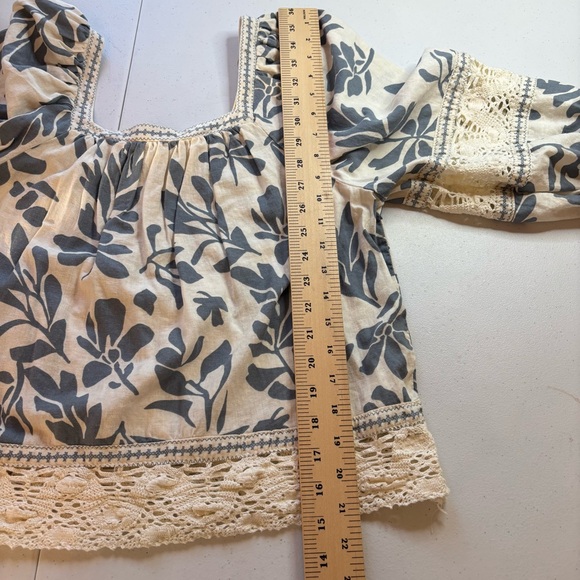 Christian Siriano WM L Shirt Linen Blend Cream Blue Flowers Crochet Trim Boho - Picture 10 of 11